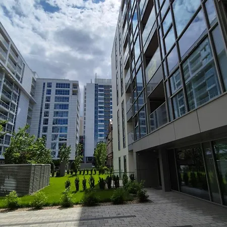 Towarowa Sakura Apartment, Free Parking, Air-conditioning, Self Check-in 24h Apartament Poznań