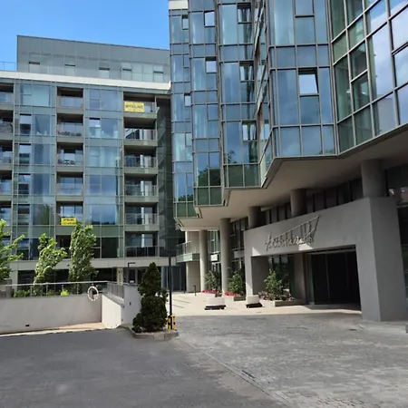 Towarowa Sakura Apartment, Free Parking, Air-conditioning, Self Check-in 24h Apartament Poznań