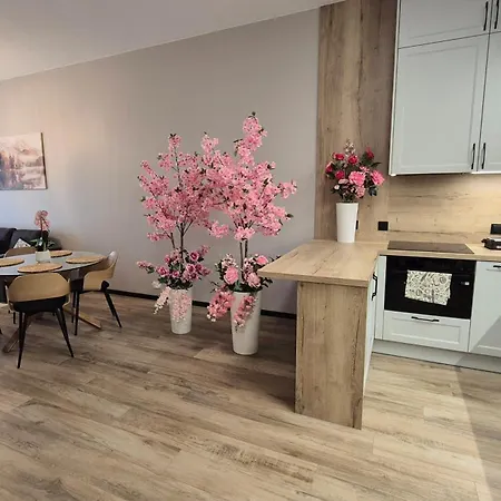 Apartament Towarowa Sakura Apartment, Free Parking, Air-conditioning, Self Check-in 24h *