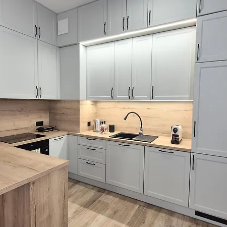 Towarowa Sakura Apartment, Free Parking, Air-conditioning, Self Check-in 24h Apartament