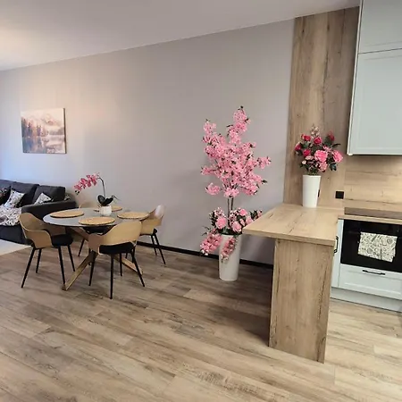 Towarowa Sakura Apartment, Free Parking, Air-conditioning, Self Check-in 24h