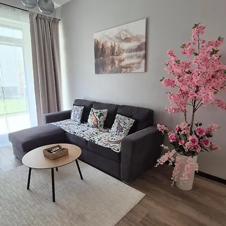 Towarowa Sakura Apartment, Free Parking, Air-conditioning, Self Check-in 24h Poznań