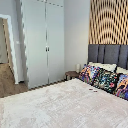 Towarowa Sakura Apartment, Free Parking, Air-conditioning, Self Check-in 24h * Познань