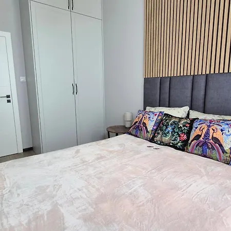 Towarowa Sakura Apartment, Free Parking, Air-conditioning, Self Check-in 24h Poznań