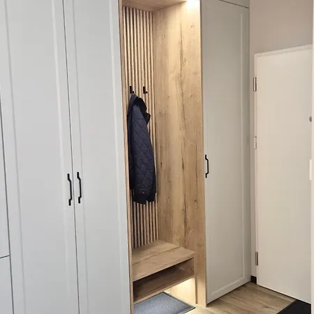 Towarowa Sakura Apartment, Free Parking, Air-conditioning, Self Check-in 24h Apartament *