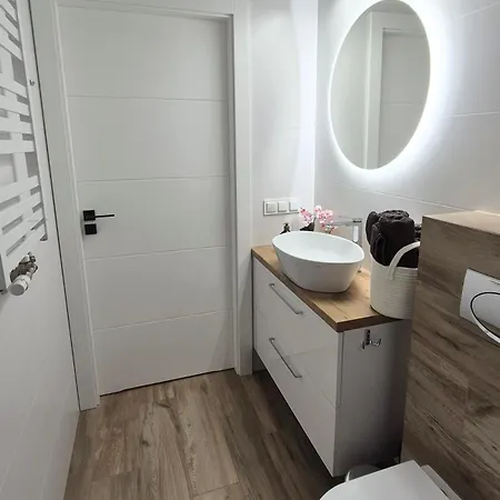 Towarowa Sakura Apartment, Free Parking, Air-conditioning, Self Check-in 24h Apartament