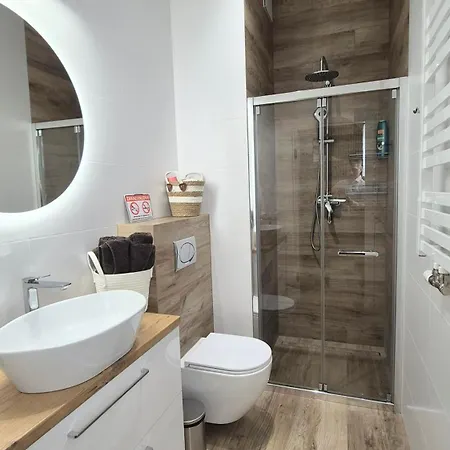 Towarowa Sakura Apartment, Free Parking, Air-conditioning, Self Check-in 24h * Poznań